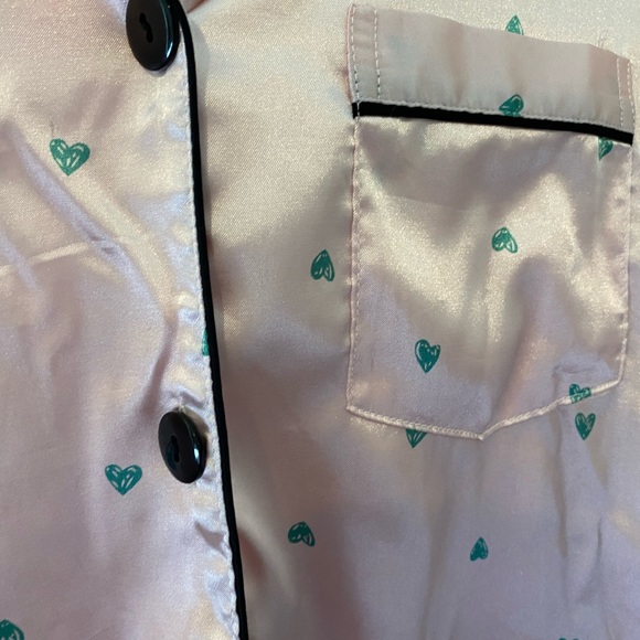 Silky pink pajamas - Picture 3 of 6